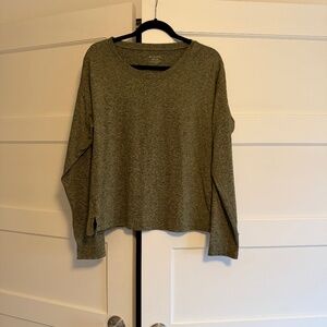 Athleta Uptempo Long Sleeve T-shirt-Size L